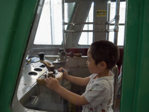 デハ200形運転席